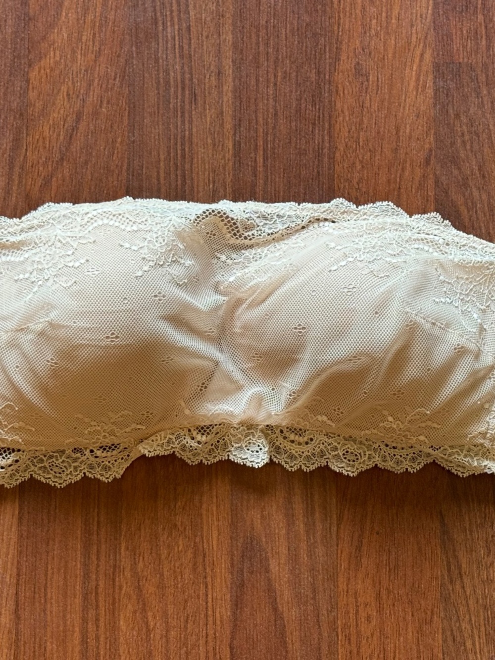 NWOT Spanx Bra Nude Lace Undie-Tectable Bandeau Size Med. M/M #30031R.